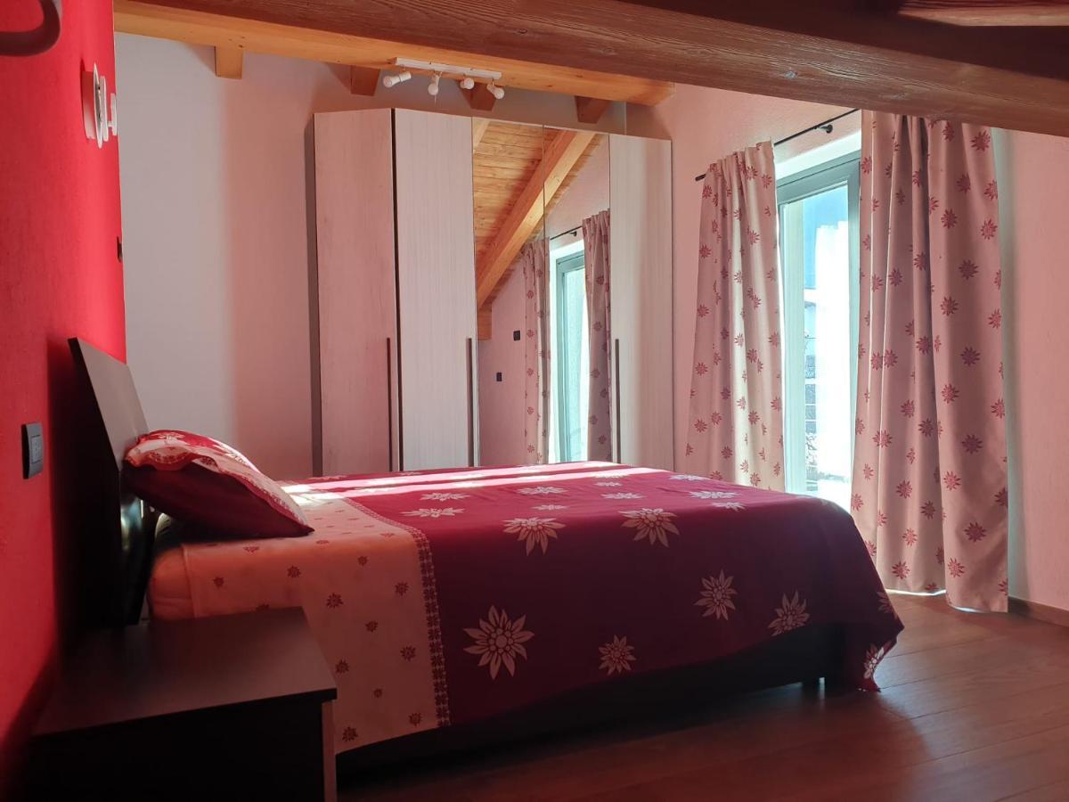Casa Vacanza Lo Nânò Fenis Exterior foto