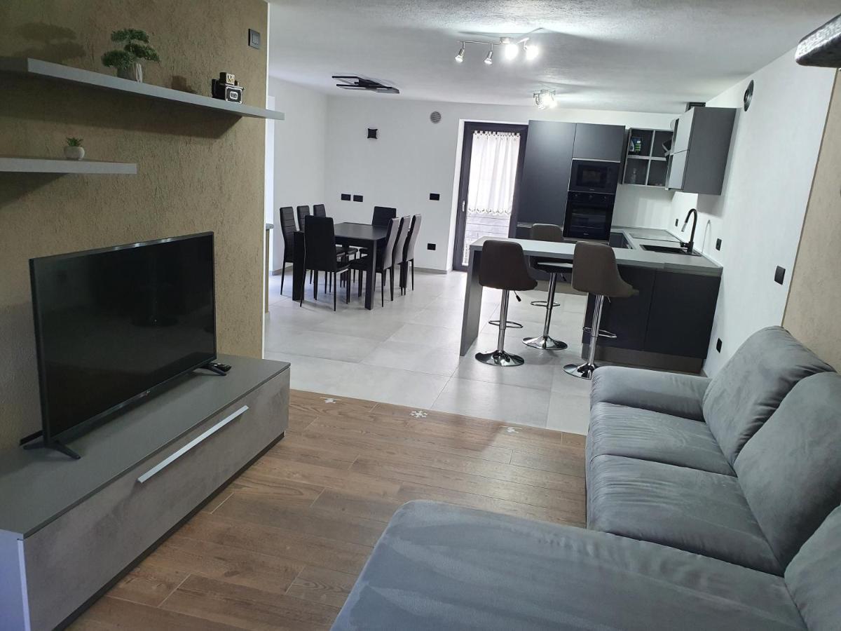 Casa Vacanza Lo Nânò Fenis Exterior foto